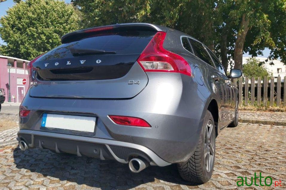 2014' Volvo V40 2.0 D4 R-Design photo #2