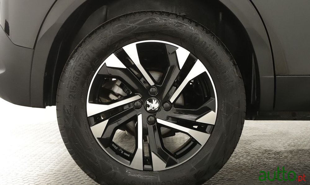 2023' Peugeot 2008 photo #5