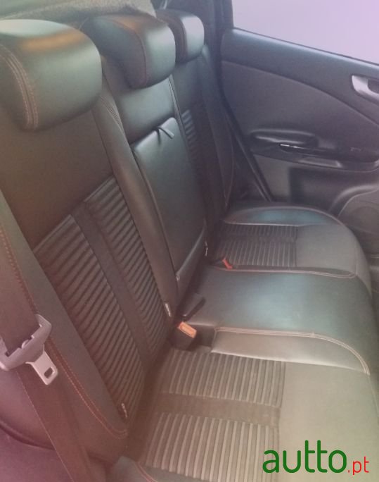 2010' Alfa Romeo Giulietta photo #6