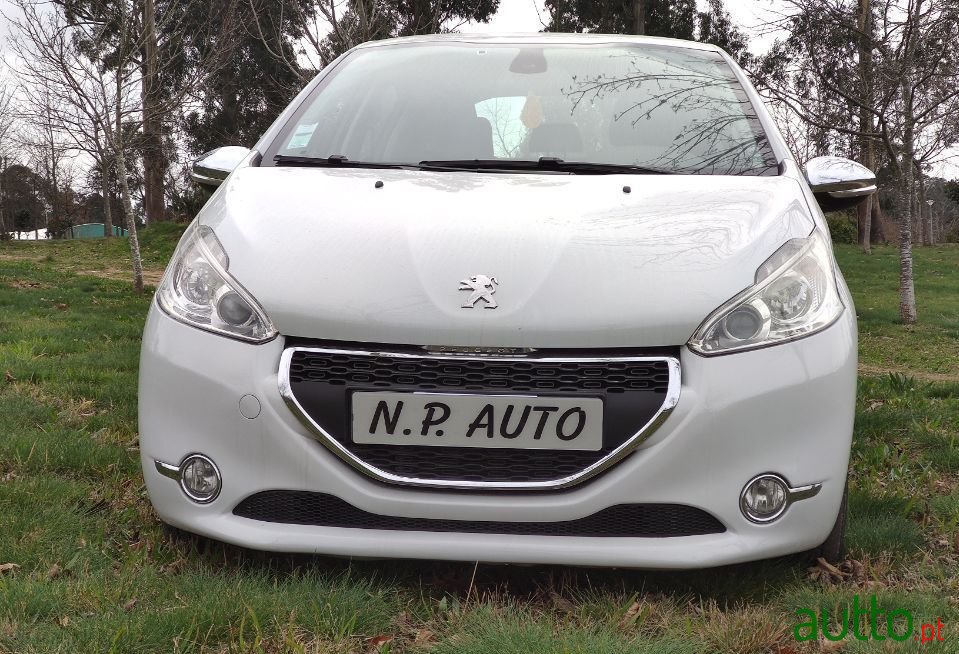 2012' Peugeot 208 photo #5