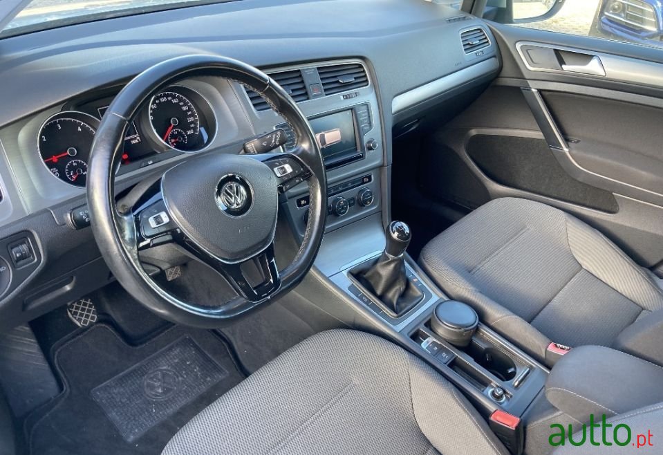 2017' Volkswagen Golf- Variant photo #6