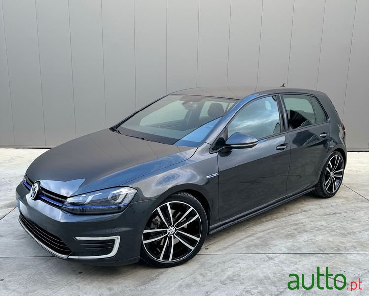 2015' Volkswagen Golf photo #1