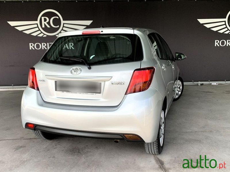 2014' Toyota Yaris photo #5