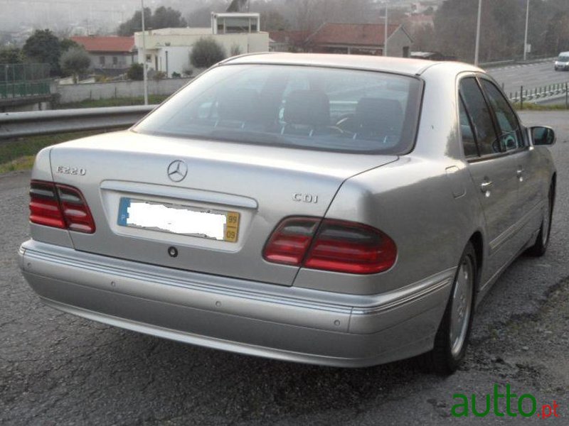 1999' Mercedes-Benz E 220 photo #2