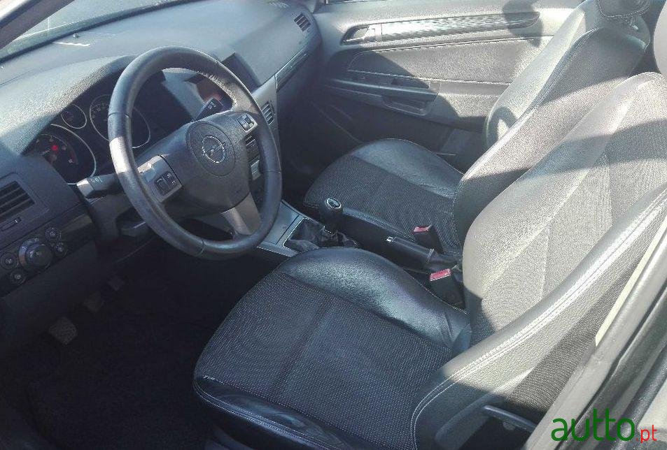 2005' Opel Astra Caravan photo #2