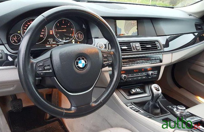 2013' BMW 520 photo #3