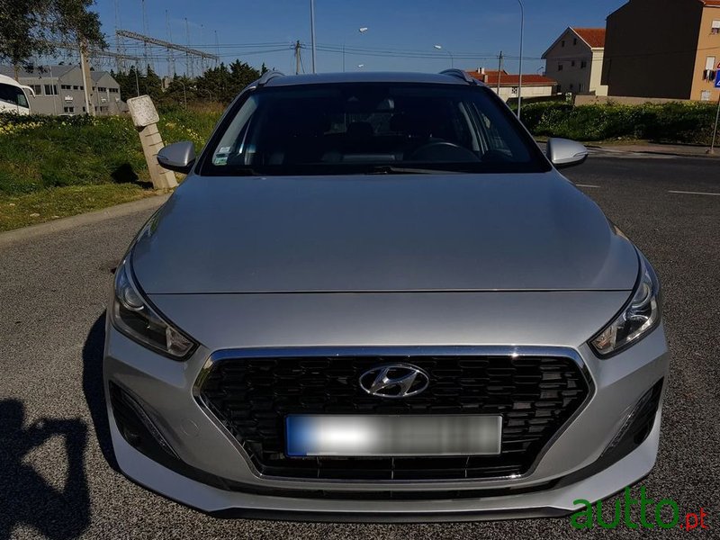 2019' Hyundai i30 Sw photo #2