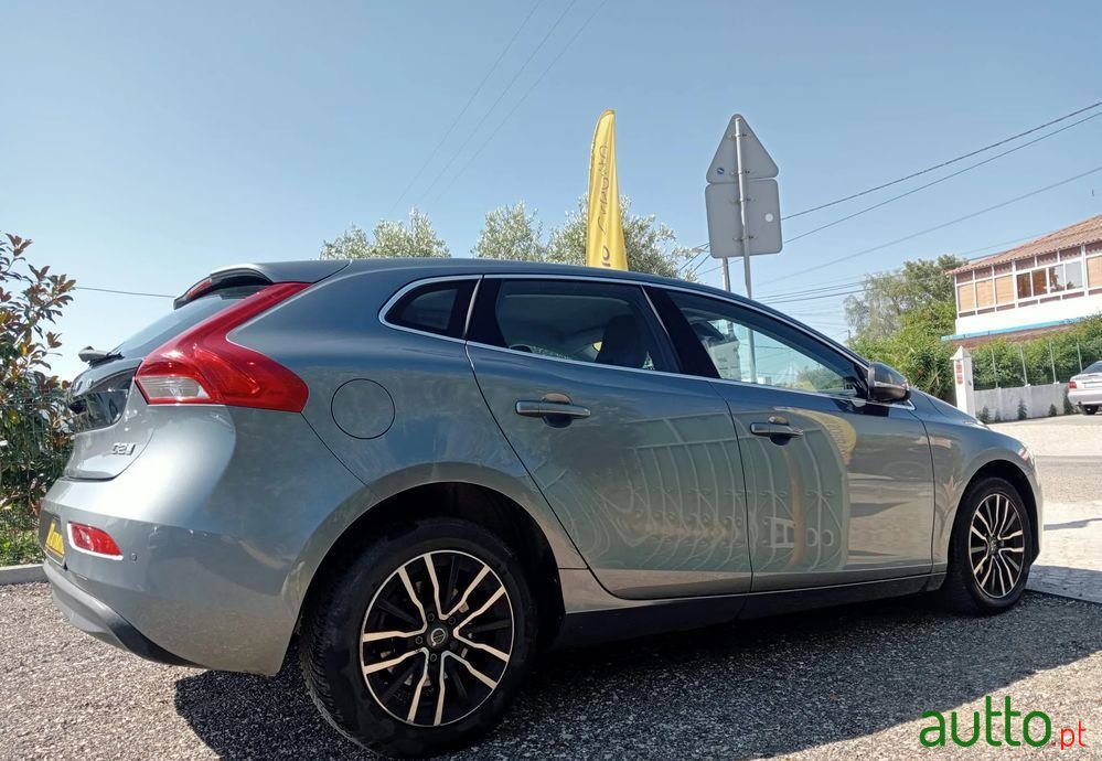 2017' Volvo V40 D2 Inscription photo #4