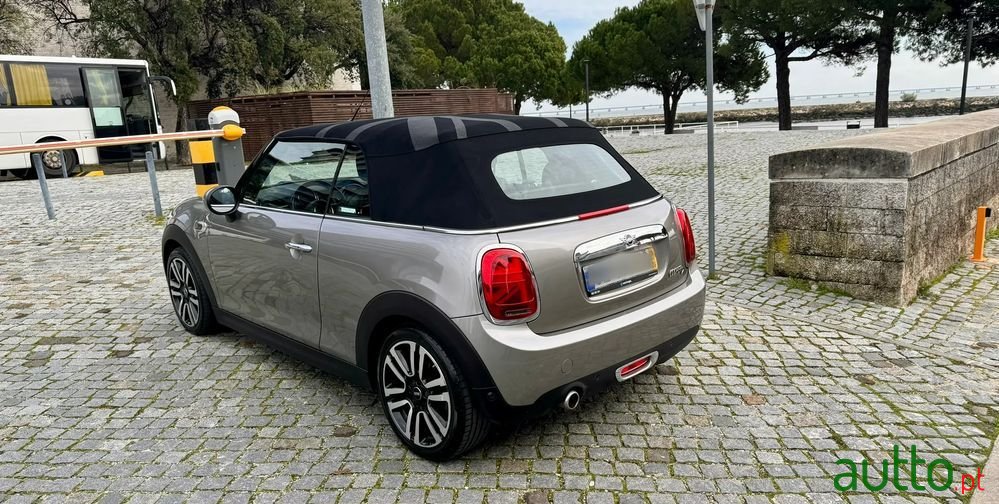 2018' MINI Cabrio Cooper D photo #2