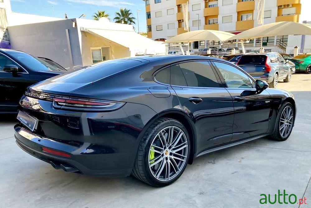 2019' Porsche Panamera Turbo S E-Hybrid photo #3