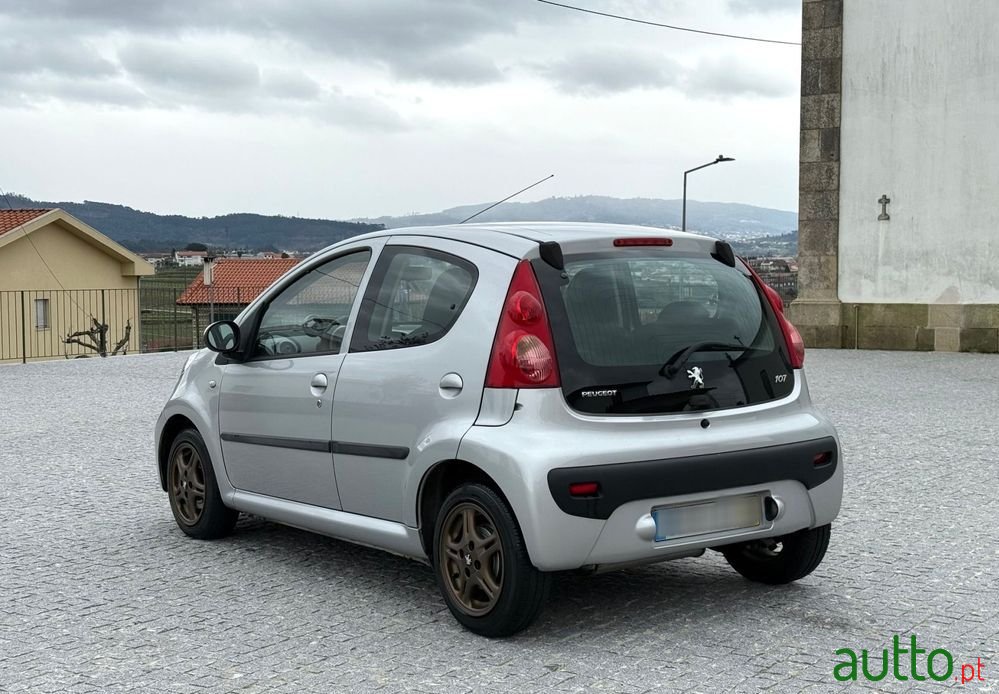 2009' Peugeot 107 1.0 Urban photo #2
