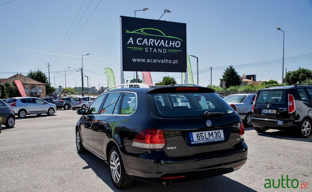 2011' Volkswagen Golf photo #5