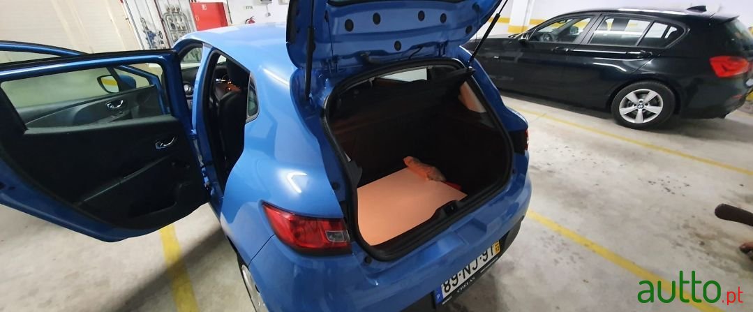 2012' Renault Clio photo #5