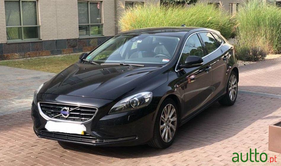 2013' Volvo V40 D2 photo #2