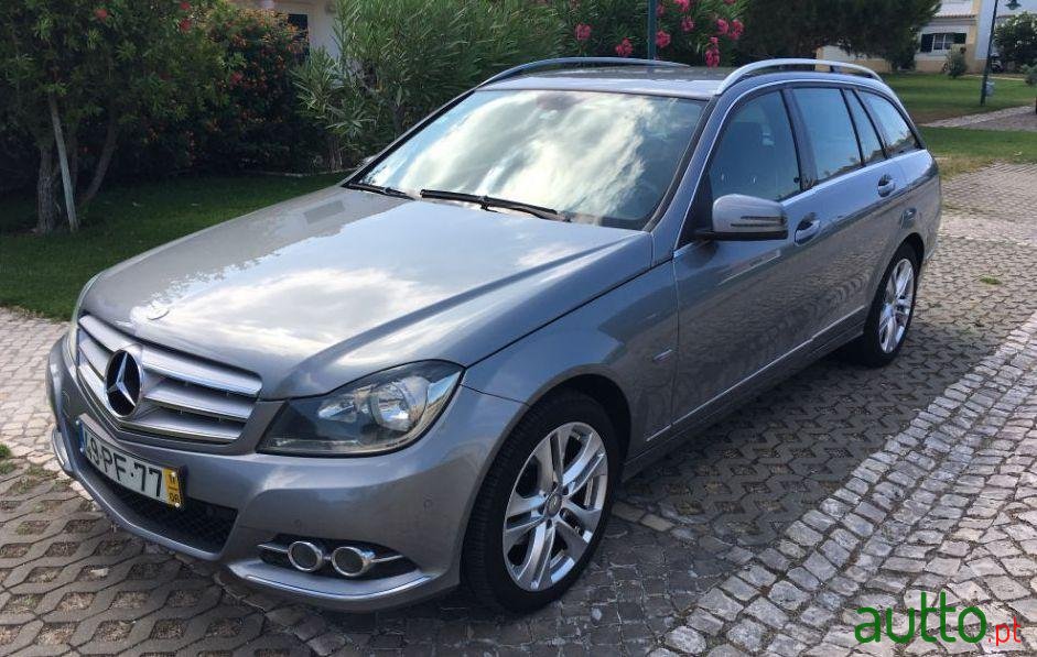 2011' Mercedes-Benz C-200 photo #3