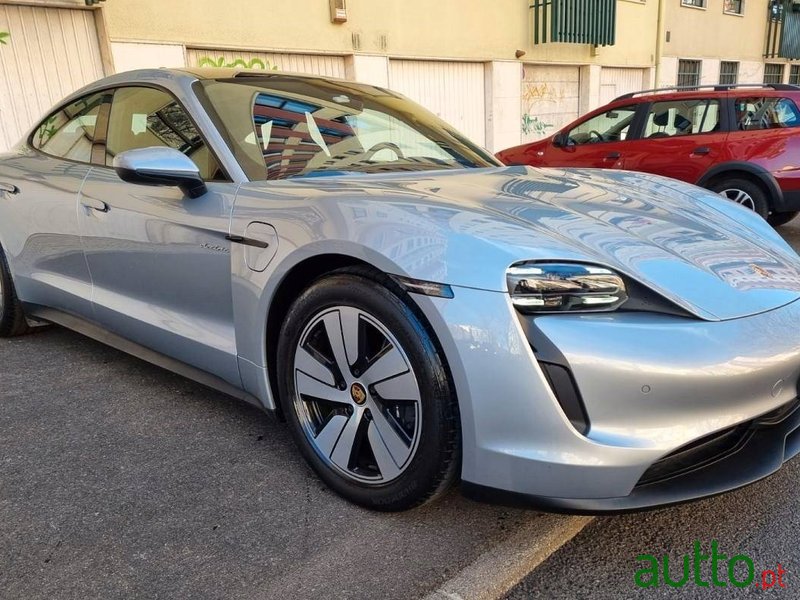 2021' Porsche Taycan photo #2