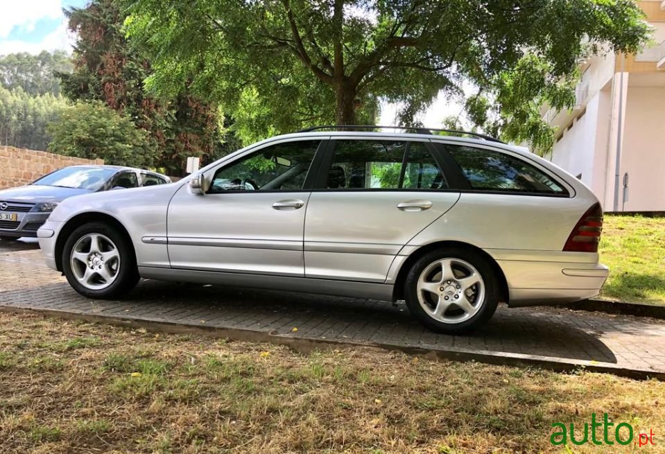 2001' Mercedes-Benz C-220 photo #2