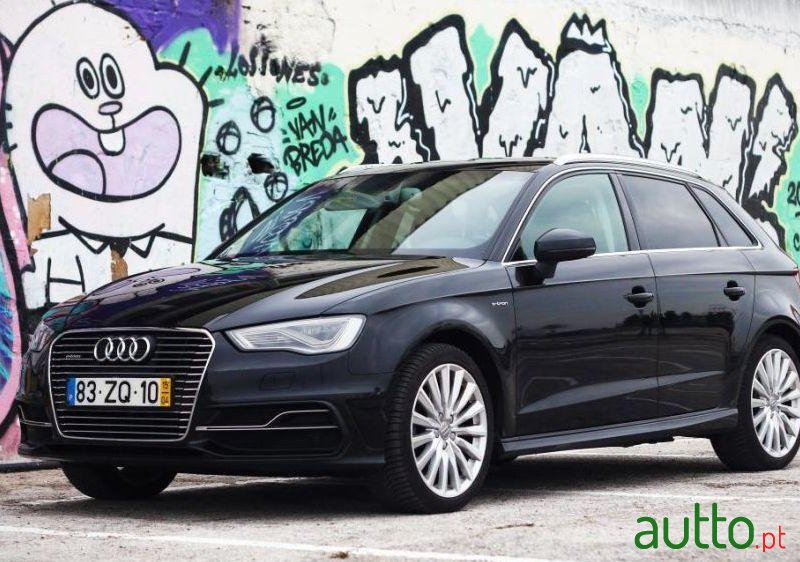 2015' Audi A3 Sport Tourer photo #2