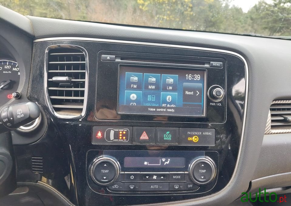 2014' Mitsubishi Outlander photo #4