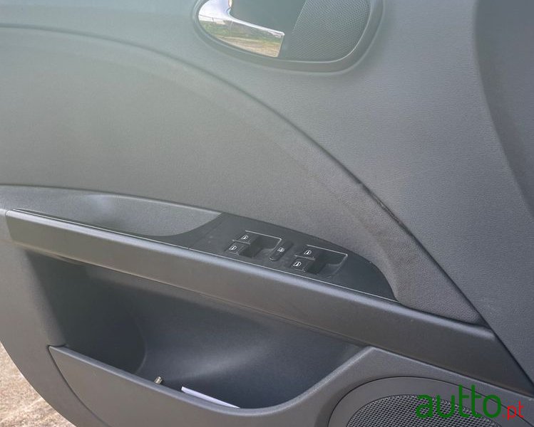 2008' SEAT Leon photo #3