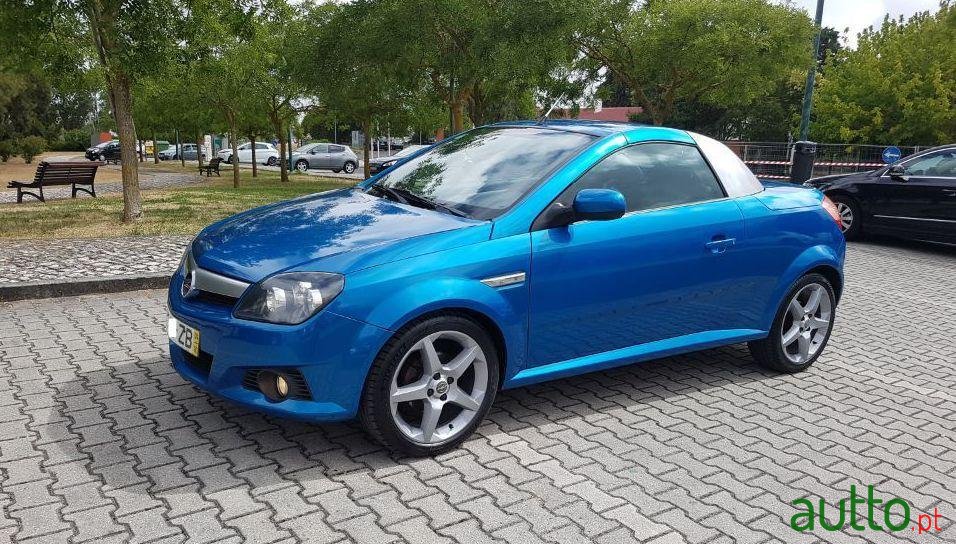 2004' Opel Tigra Twintop photo #2