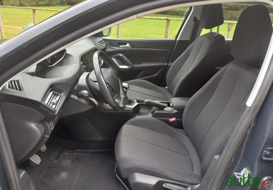 2018' Peugeot 308 Sw photo #6