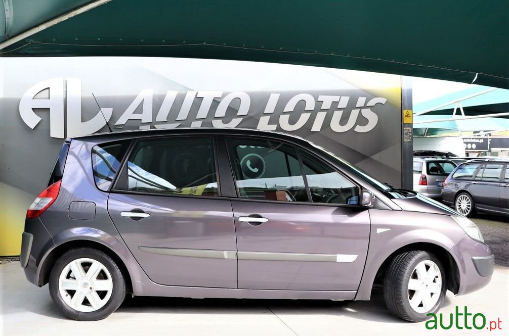 2006' Renault Scenic 1.5 Dci photo #4