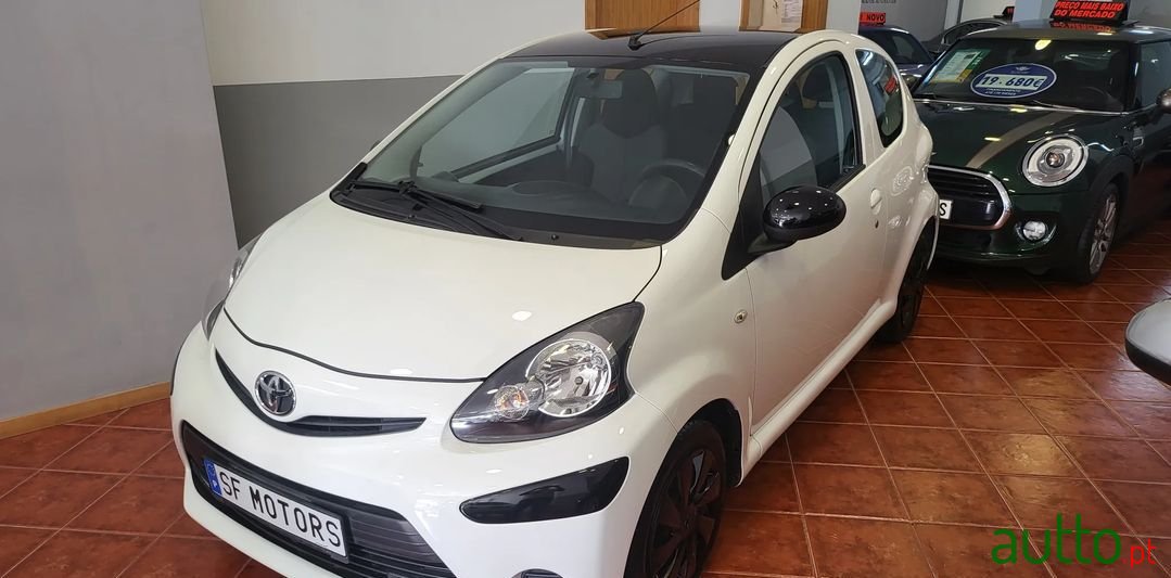 2012' Toyota Aygo photo #1