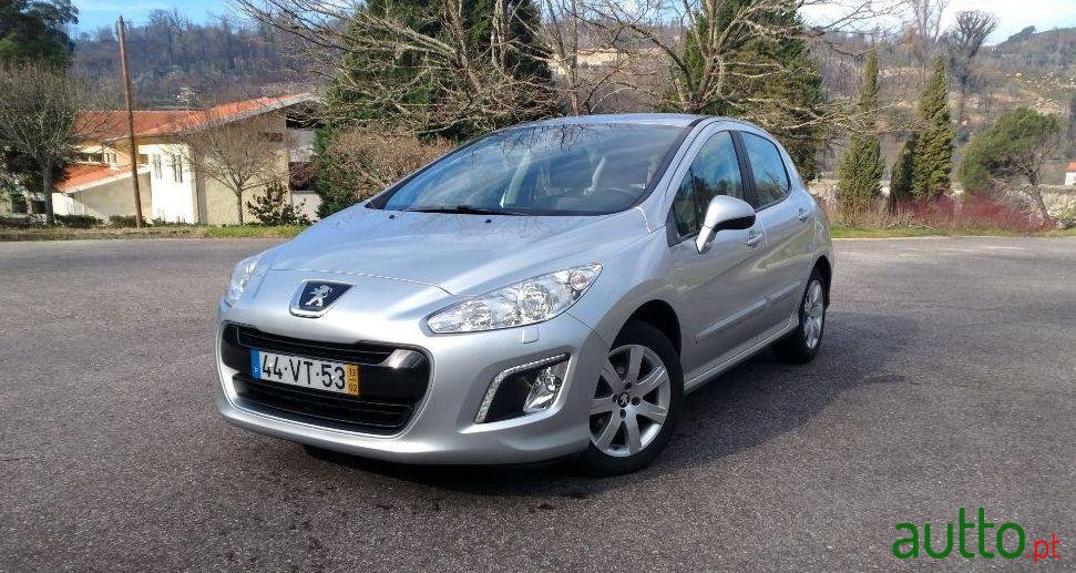 2013' Peugeot 308 1.6 E-Hdi Active photo #2