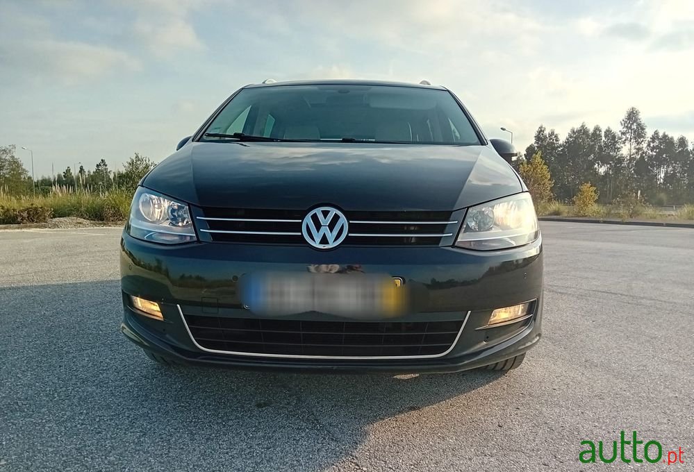 2011' Volkswagen Sharan 2.0 Tdi Highline photo #3