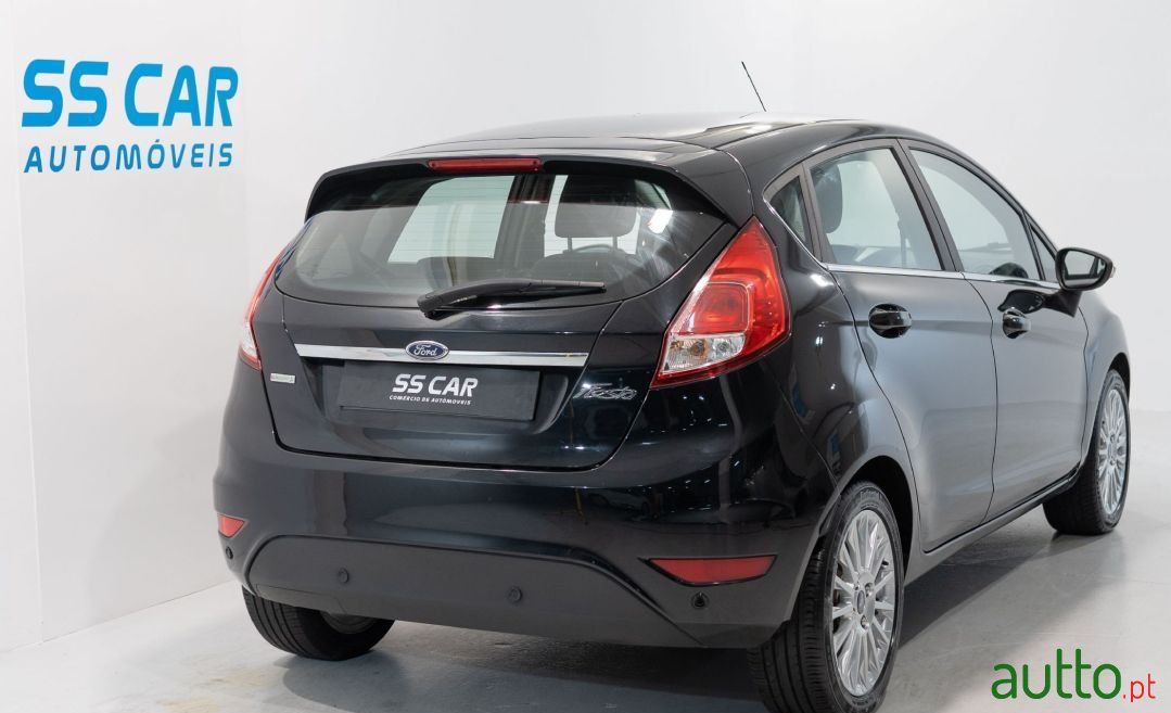 2014' Ford Fiesta photo #2