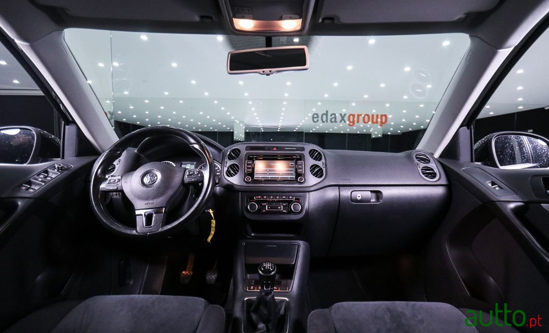 2012' Volkswagen Tiguan photo #6
