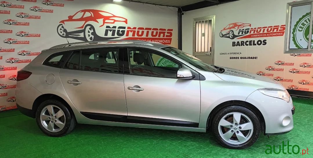 2011' Renault Megane Sport Tourer photo #3