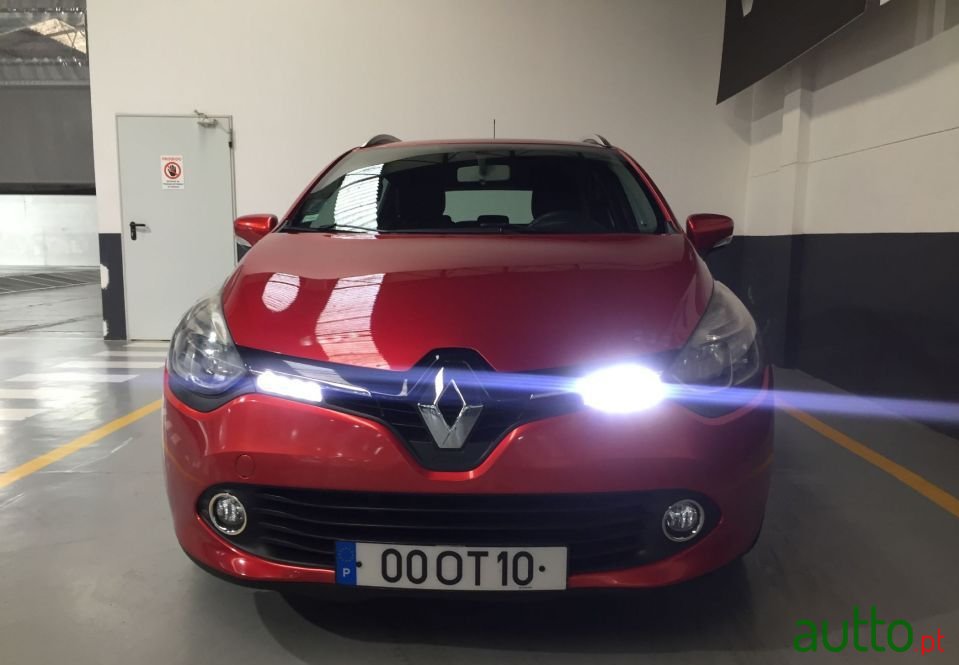 2014' Renault Clio Sport Tourer photo #3