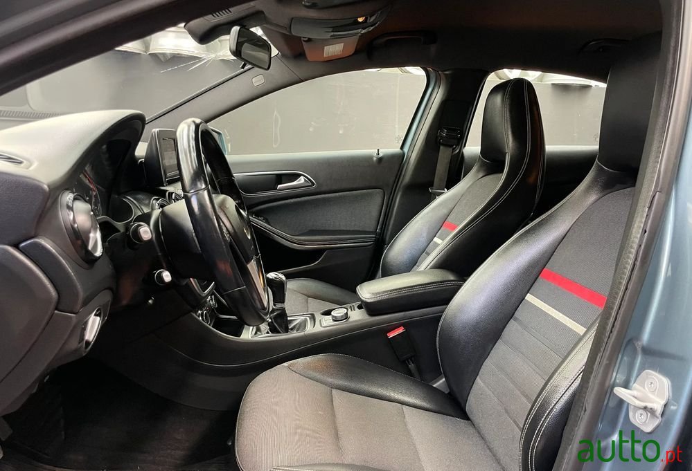 2013' Mercedes-Benz Classe A D Urban photo #5