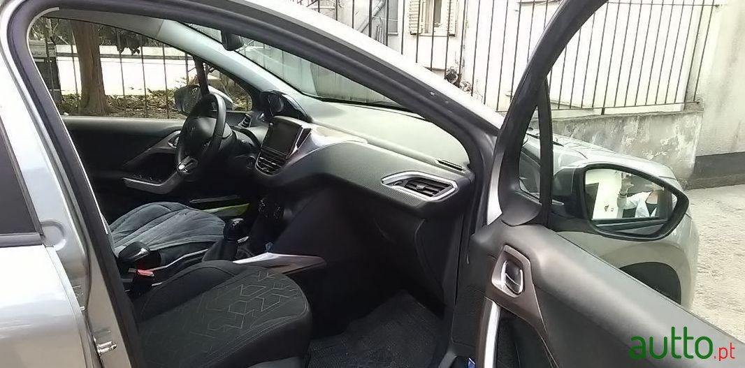 2014' Peugeot 2008 photo #1