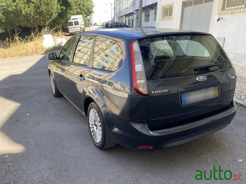 2010' Ford Focus Sw photo #5