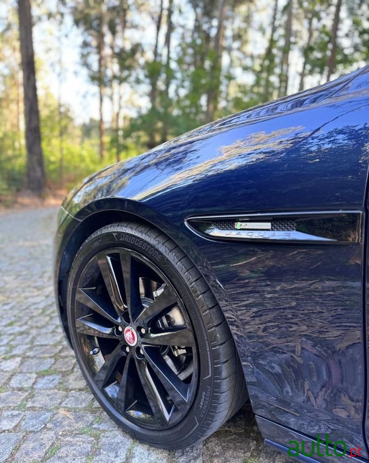 2018' Jaguar XE 2.0 D R-Sport Aut. photo #4