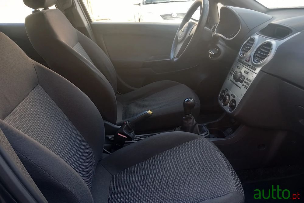 2012' Opel Corsa photo #4