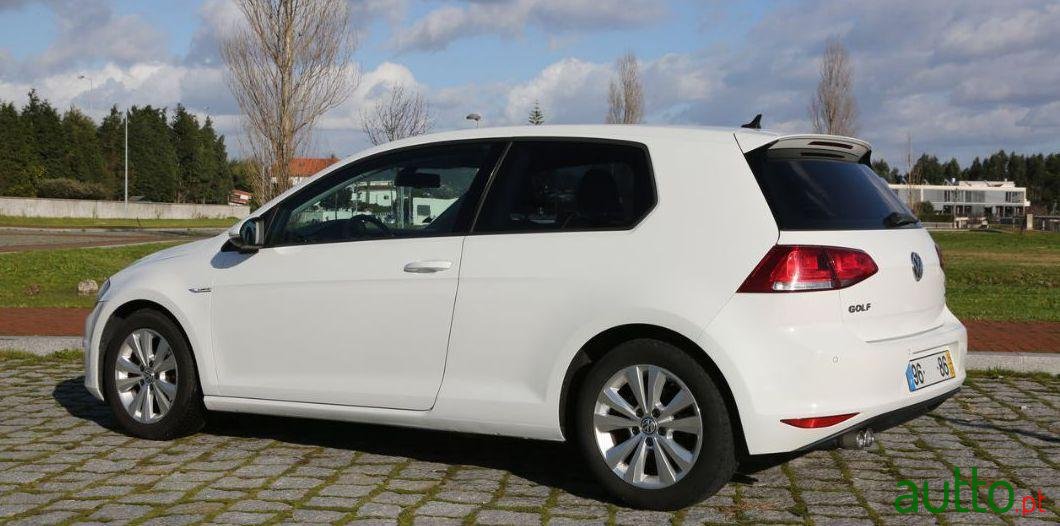 2014' Volkswagen Golf photo #2