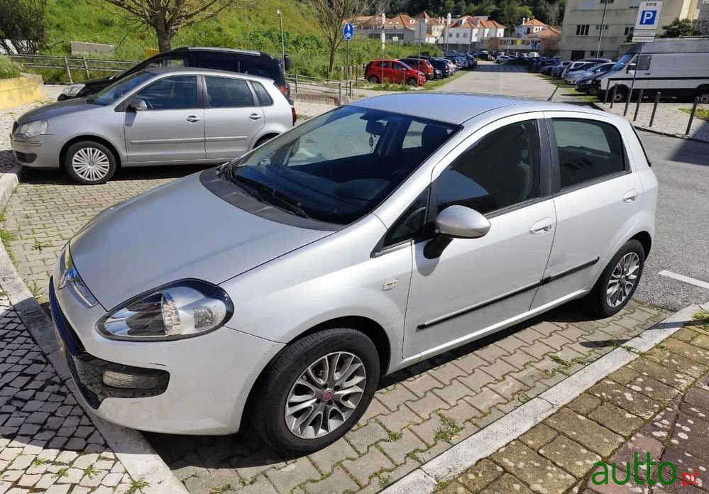 2011' Fiat Punto Evo photo #4