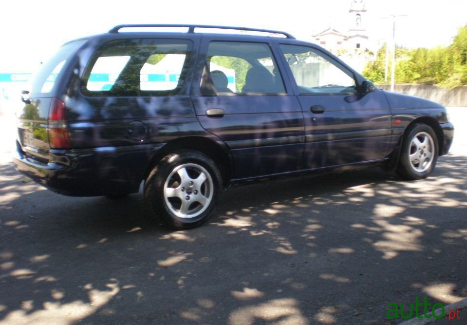 1998' Ford Escort Sw photo #4