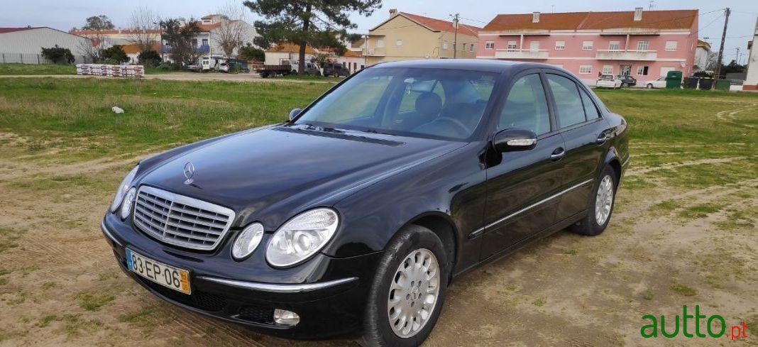 2002' Mercedes-Benz E-220 Cdi Elegance photo #2