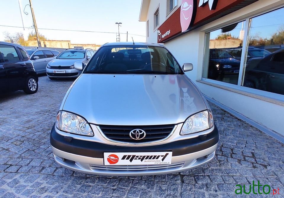 2001' Toyota Avensis photo #3