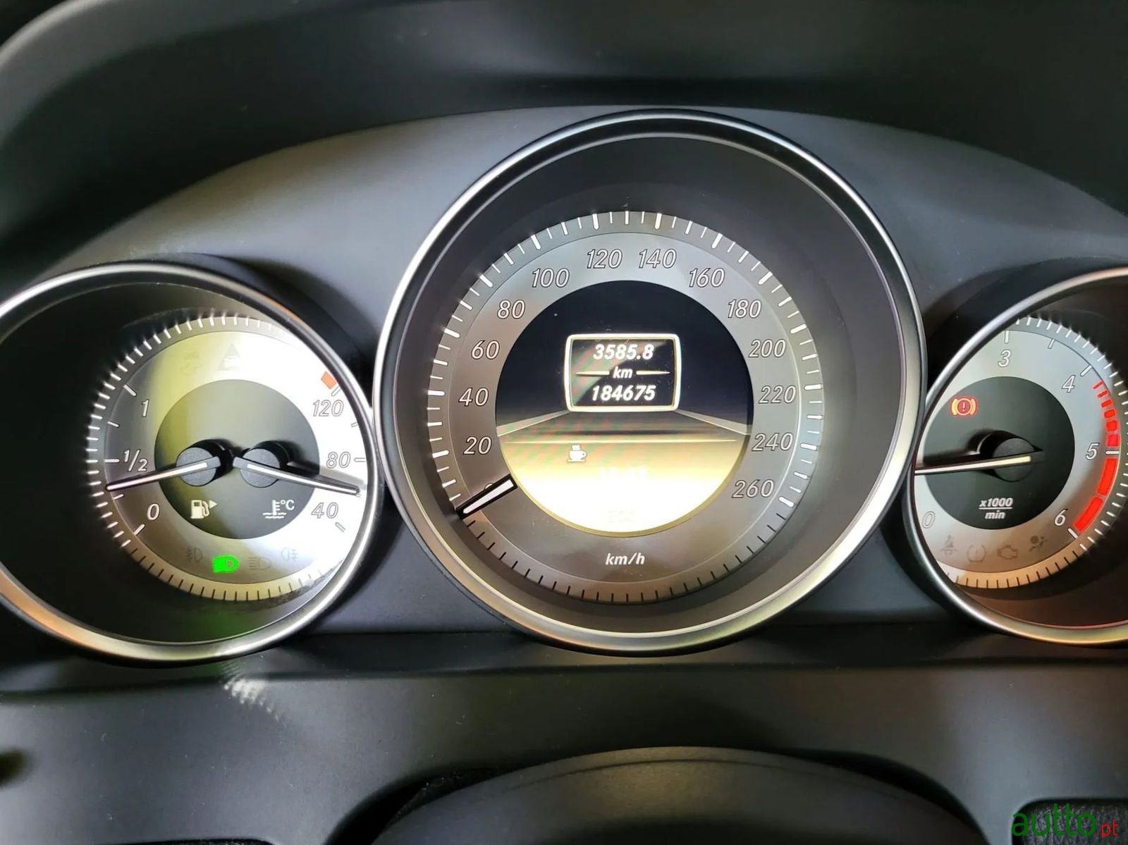 2011' Mercedes-Benz C-220 photo #5