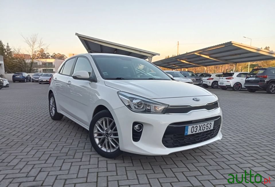 2019' Kia Rio photo #4