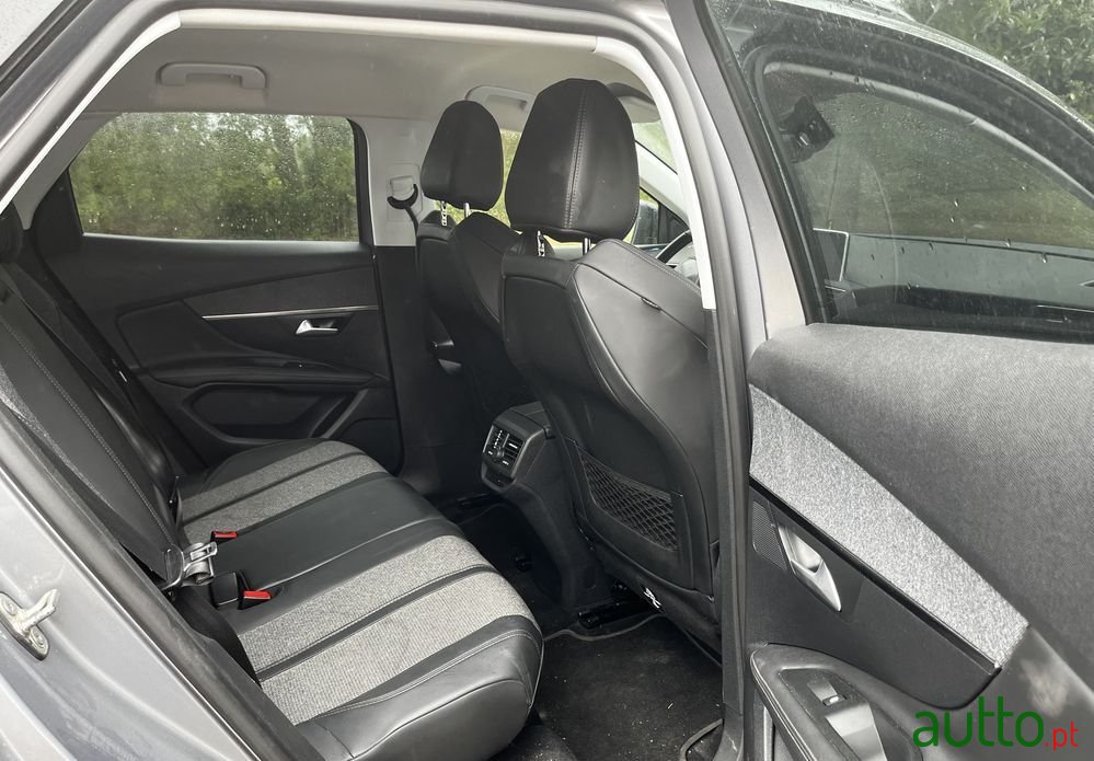 2017' Peugeot 3008 photo #6