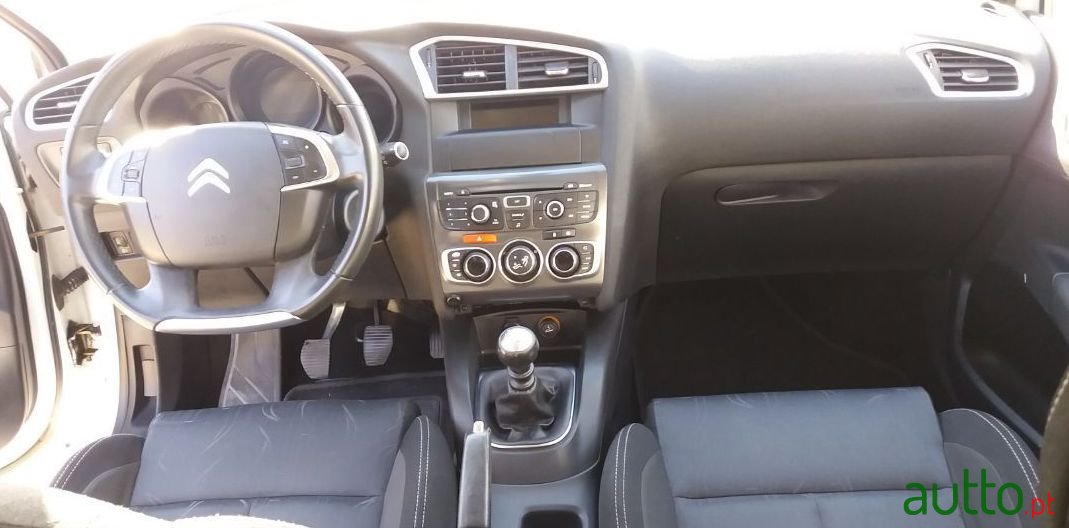 2013' Citroen C4 photo #1