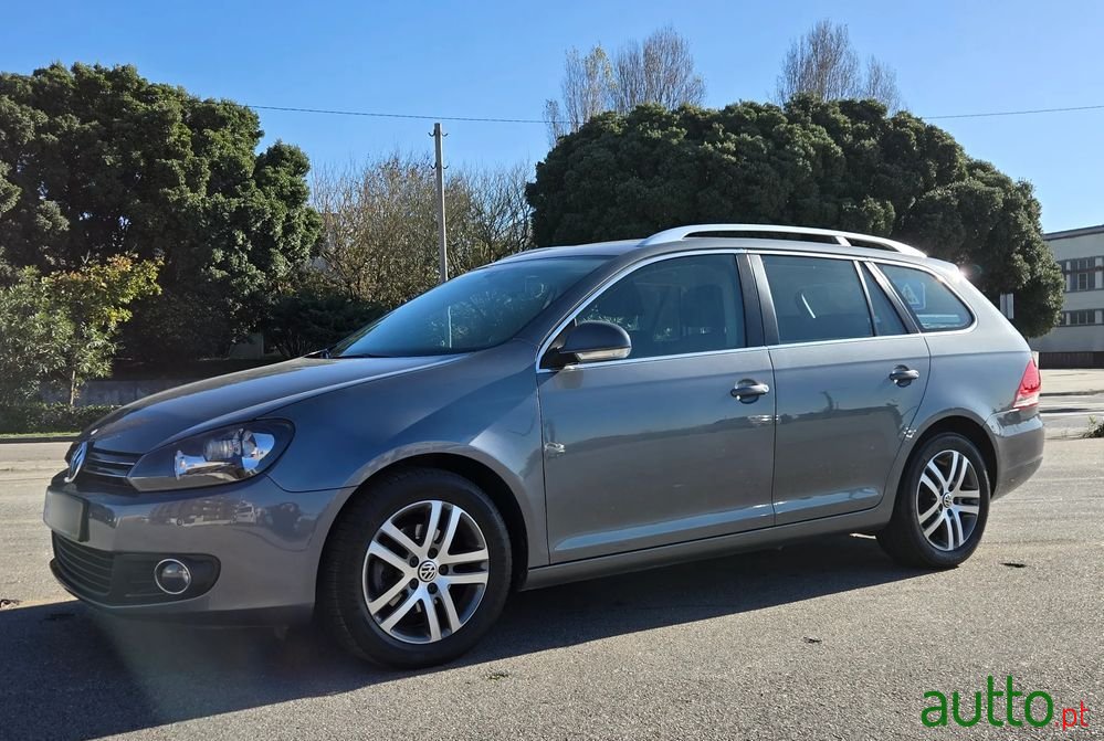 2010' Volkswagen Golf Variant photo #1