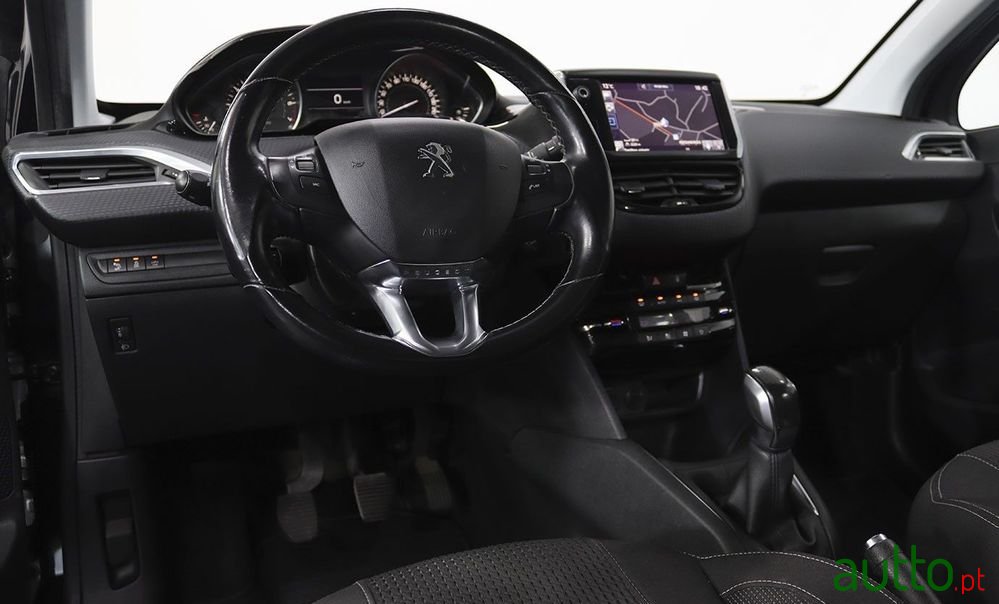 2017' Peugeot 208 1.2 Puretech Active photo #5